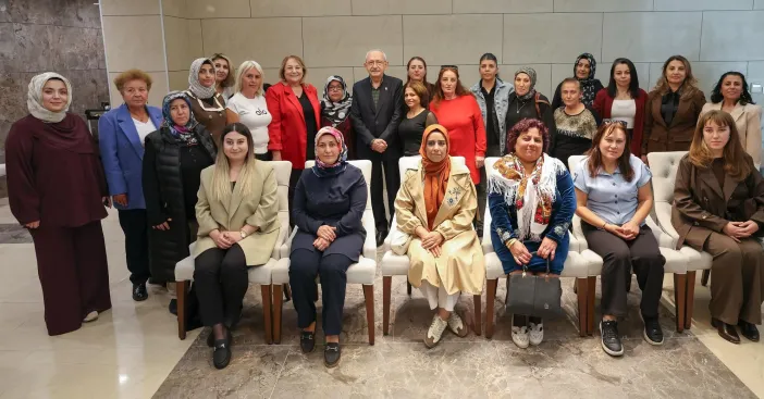 Kemal Kılıçdaroğlu Ev Emekçisi Kadınlarla Bir Araya Geldi: "Güvenceli ve Adil Çalışma Yaşamı İçin Mücadele Edeceğiz"