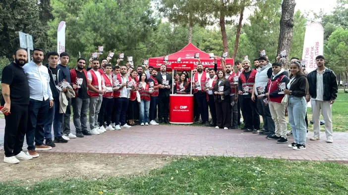 CHP İzmir Gençlik Örgütü Dokuzçeşmeler’de Sahada: Kampüste ve Sokakta Gençlerin Sesi Dinlendi