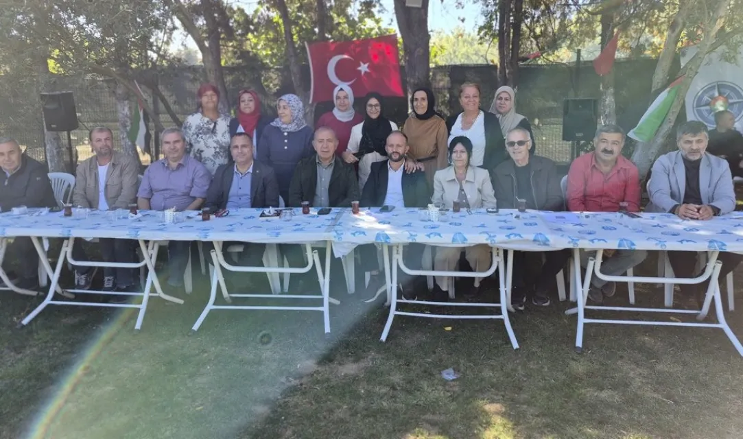 Gürsel Tekin Pusula Ayık Yaşam Derneği'ni Ziyaret Etti: "Bağımlılıkla Mücadelede Gösterdiğiniz Emek Çok Kıymetli"