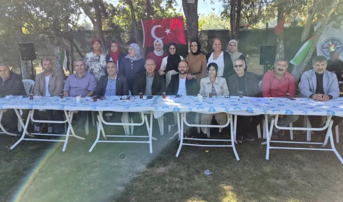 Gürsel Tekin Pusula Ayık Yaşam Derneği'ni Ziyaret Etti: "Bağımlılıkla Mücadelede Gösterdiğiniz Emek Çok Kıymetli"