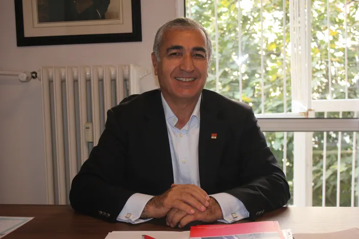 CHP 34. Dönem PM Üyesi Hüseyin Saygılı’dan Cemil Tugay’a Sert Eleştiri: “Yalpala Cemil, Çamura Düşene Kadar!”
