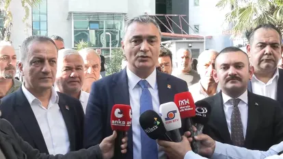 CHP Sözcüsü Müslim Sarı’dan Mersin Adliyesi Önünde Sert Açıklama: “Kayırma İstemiyoruz, Hukuk Herkese Eşit İşlesin!”
