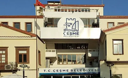 İzmir’de Operasyon Dalgası Çeşme’ye Ulaştı: Belediye Başkan Yardımcısı ve Müdür Gözaltında!