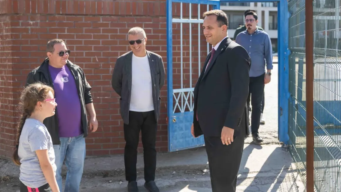 Bornova’da Okul Bölgelerine Hem Fiziksel Hem Toplumsal Kalkan: Başkan Ömer Eşki'den Güvenlik Seferberliği!