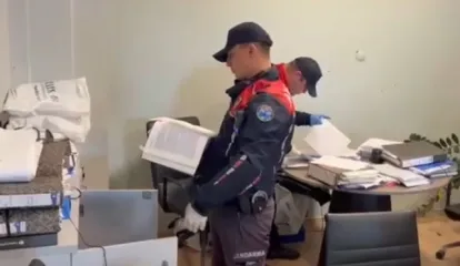 Evrakları Yakarken Suçüstü! Çeşme Belediyesi'ni Sarsan Yolsuzluk ve Rüşvet Operasyonu