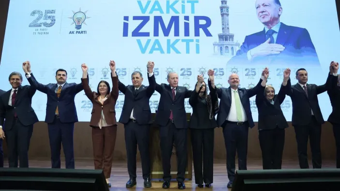 AK Parti Saflarından Cemil Tugay'a Geçiş Tebrikleri Yağdı: "İzmir'in Makus Talihini Değiştireceğiz!"