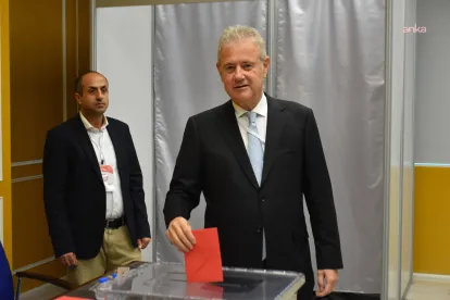 İZTO'da Mahmut Özgener 3'üncü Kez Başkan Seçildi: Geçerli Oyların Tamamını Aldı