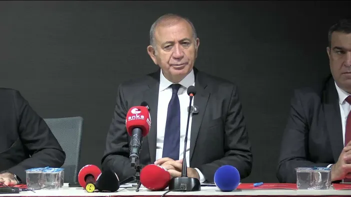 CHP İstanbul İl Başkanı Gürsel Tekin'den Özgür Özel'e Zehir Zemberek Sözler: "CHP'ye Laf Söylerken Ağzınızı Çalkalayın!"