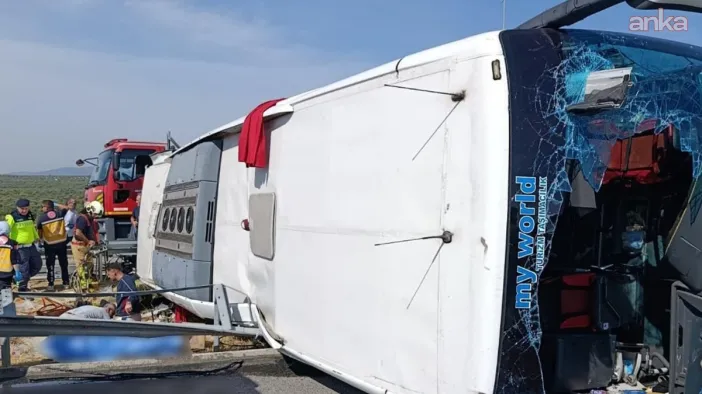 Manisa'da Feci Trafik Kazası: Tur Otobüsü Çekiciyle Çarpıştı, 11 Ölü, 27 Yaralı!