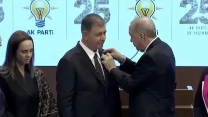 Cemil Tugay AK Parti'ye Geçişinin Perde Arkasını Anlattı: "İZBETON Borç Batağındaydı, Erdoğan'ın Kişiliğinden Etkilendim!"