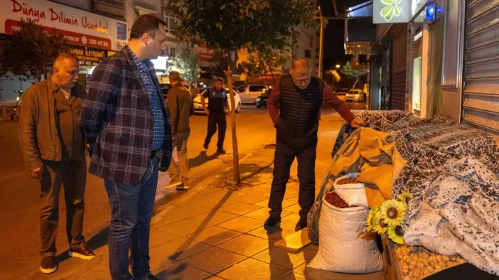 Bornova’da Kaldırımlar Özgürleşiyor: Başkan Ömer Eşki Güne Sabah Denetimiyle Başladı!