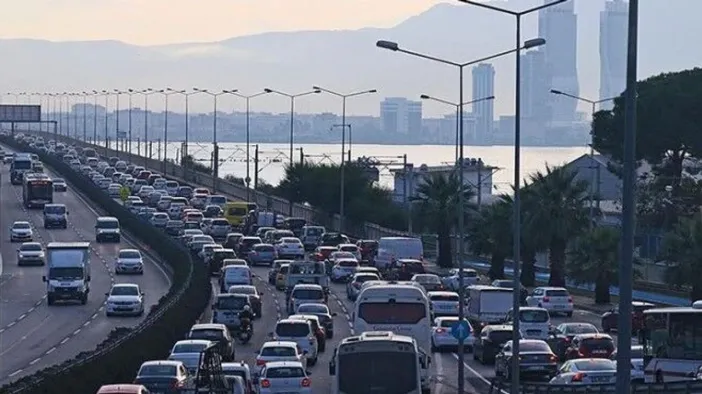 İzmir’de Araç Sayısı 2 Milyonu Aşarak Rekor Kırdı: Eylülde Zirvede Renault, İkinci Sırada Togg Var!