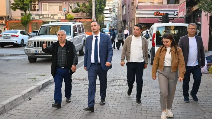 Bornova’da 7/24 Kesintisiz Saha Mesaisi: Başkan Ömer Eşki Sorunları Sokakta Çözüyor!