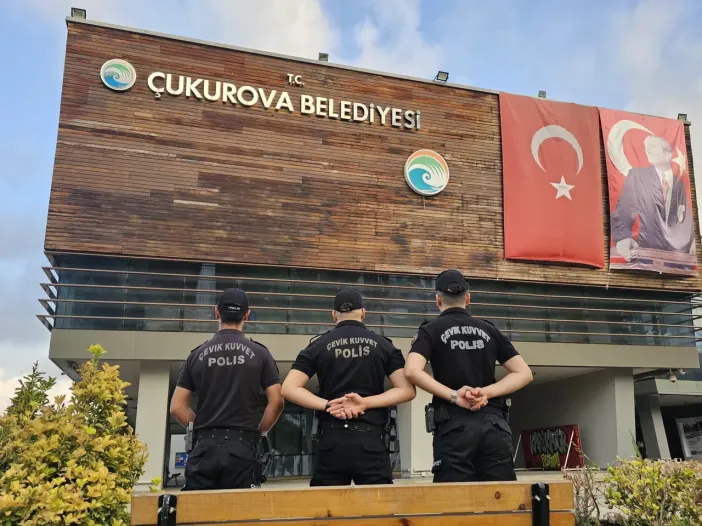 Çukurova Belediyesi'ne Şafak Operasyonu: Eski Başkan Soner Çetin ve Çok Sayıda İsim Gözaltında!