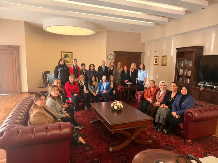 CHP Kadın Kolları Genel Başkanı Gülsever ve MYK Üyelerinden Kılıçdaroğlu'na Ziyaret