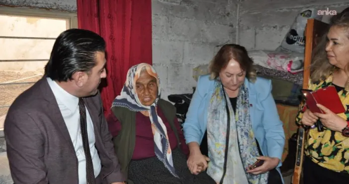 CHP Kadın Kolları Genel Başkanı Gülsever’den 87 Yaşındaki Hürü Tilki’ye Ziyaret: "İnsanca Yaşamak Bir Haktır!"