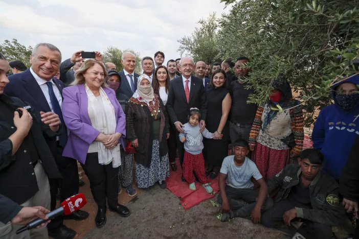Kemal Kılıçdaroğlu Gaziantep’te Zeytin Üreticileri ve Mahalle Sakinleriyle Bir Araya Geldi